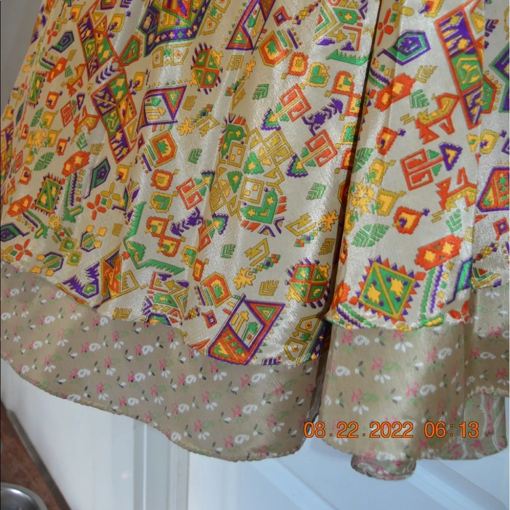 Beautiful layered maxi wrap skirt . - Picture 4 of 8